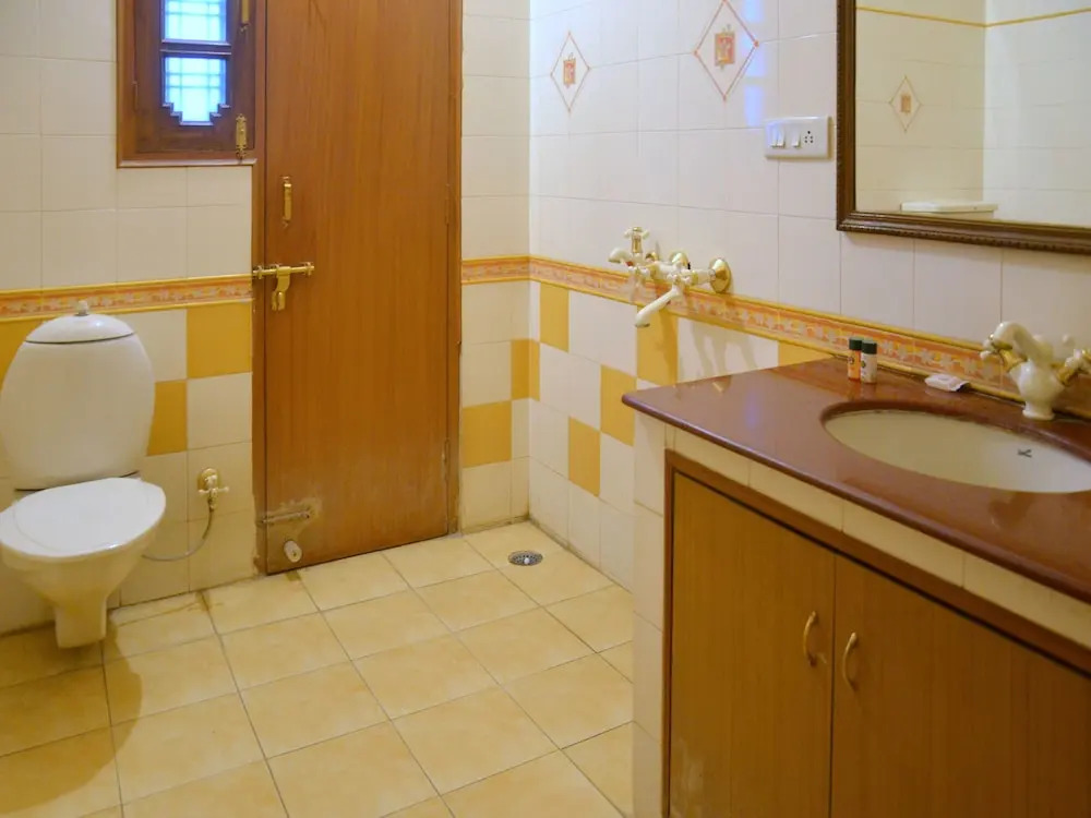 OYO Rooms Vishal Khand 4