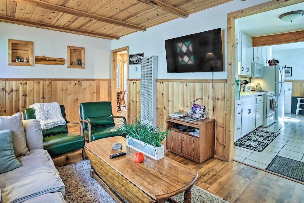 Charming Big Bear Cabin w/ Gas Grill
