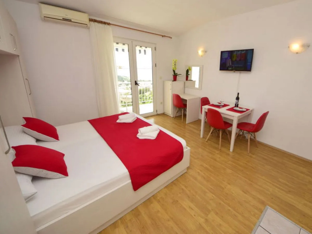 Apartment Mira