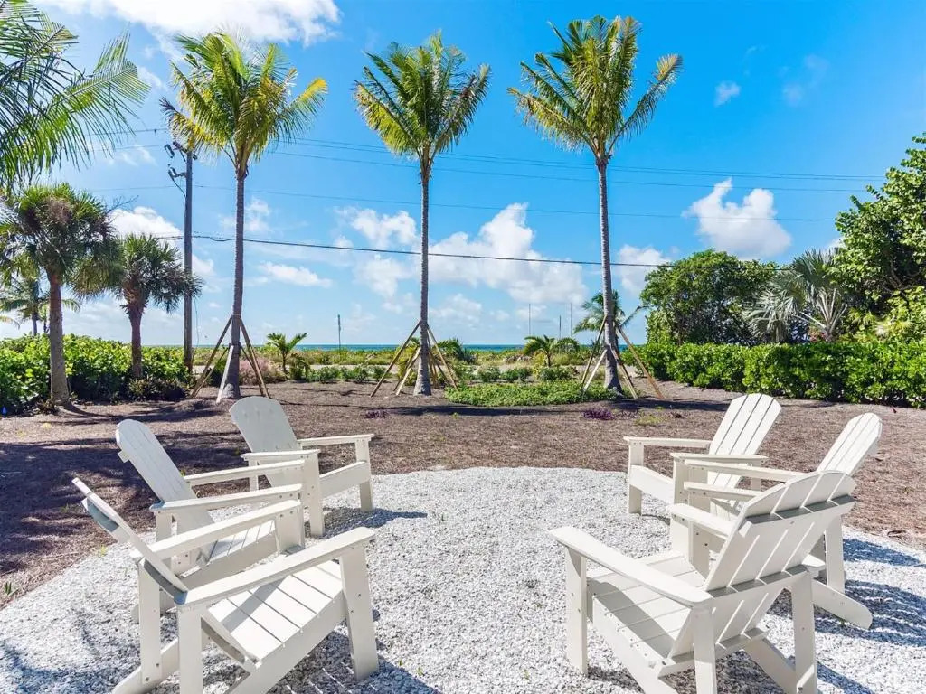 Captiva Charm