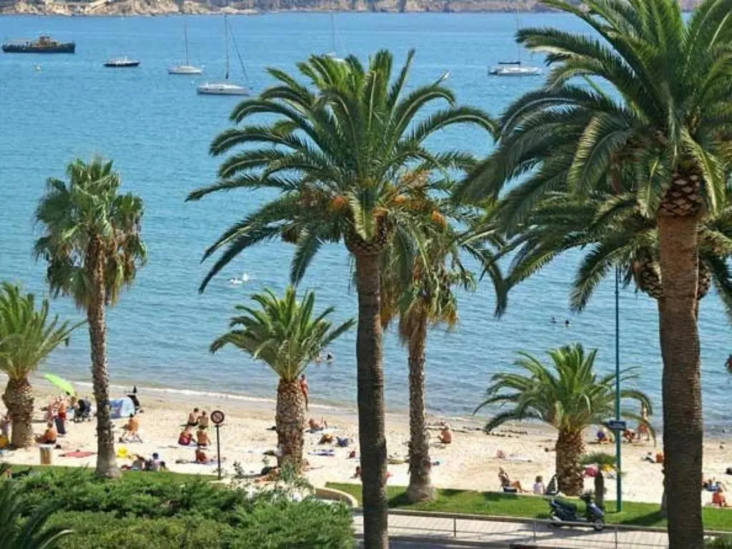 VUE MER 3 mn A PIED DE LA PLAGE LUMINEUX ET MODERNE