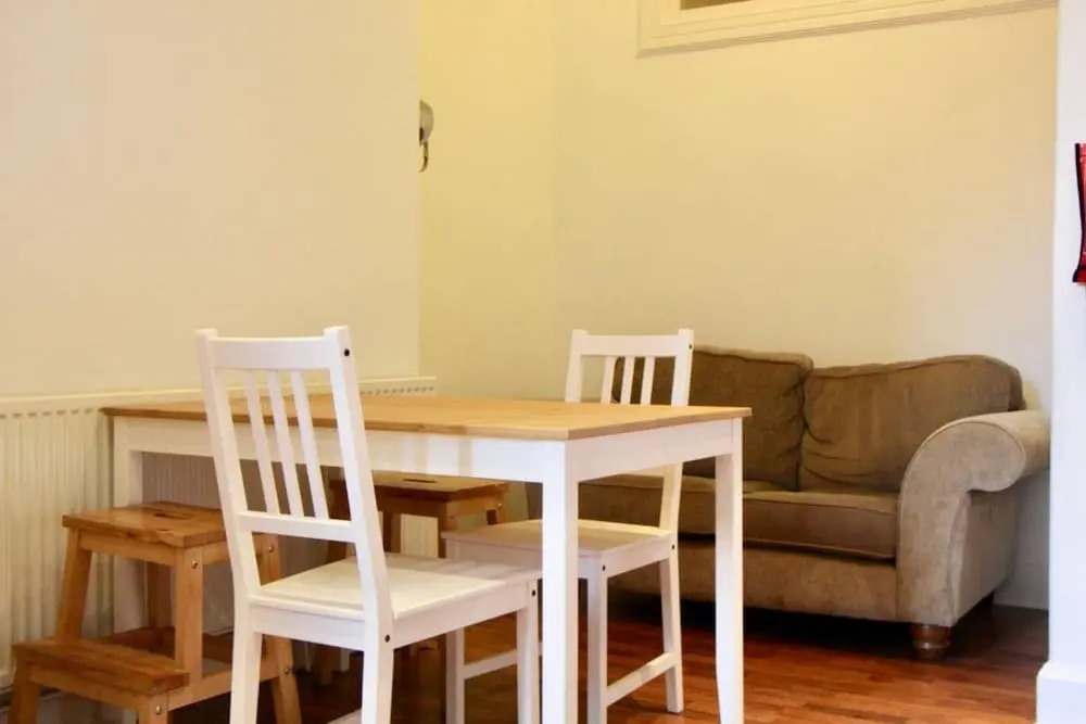 Bright 2 Bedroom Flat Next To The Meadows