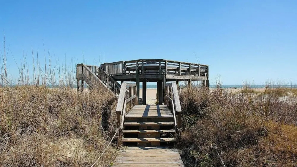 208 B Shipwatch by Avantstay Ocean Views Close to Beach Community Pool