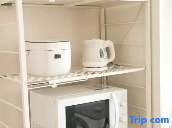 Starry Inn | 6 minutes to USJ by tram | Direct tram to Namba, Dotonbori, and Shinsaibashi
