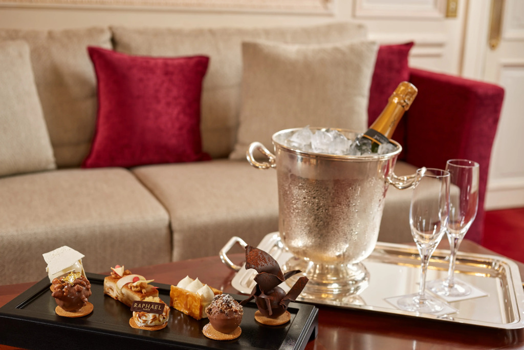 Hotel Raphael
