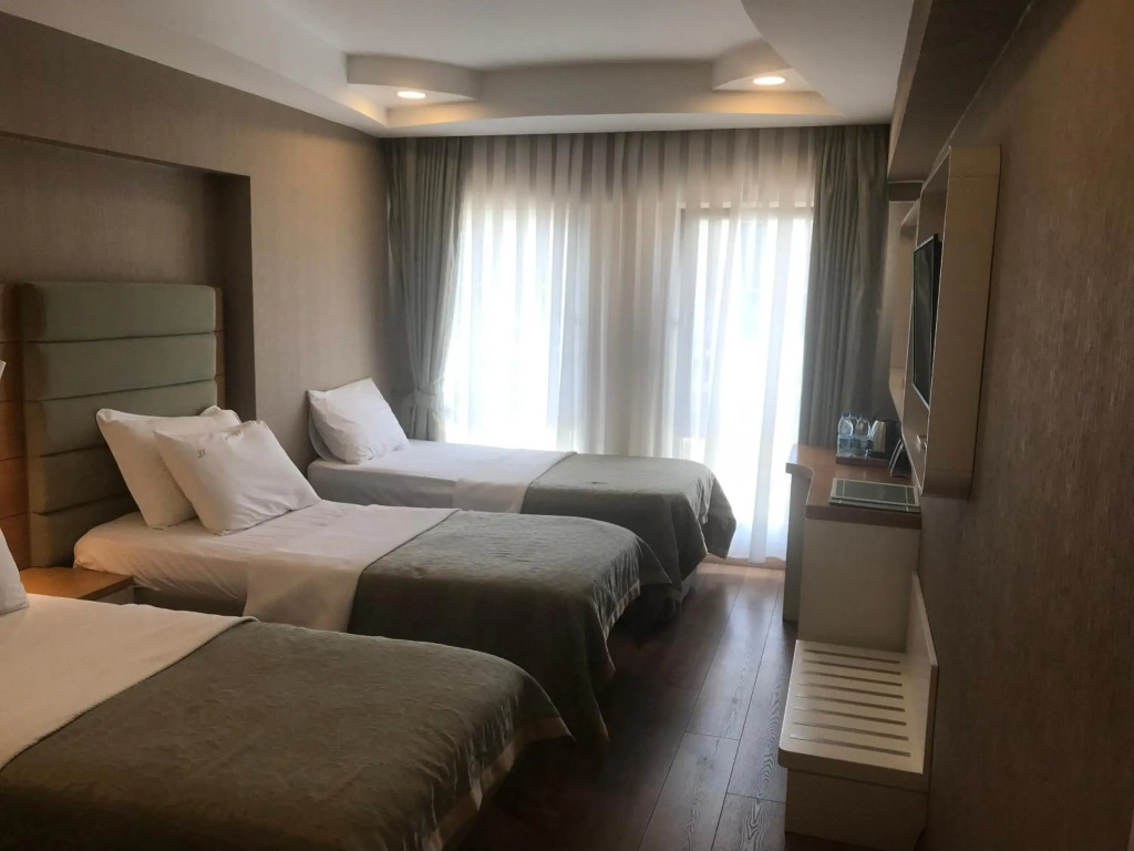 Life Corner Hotel