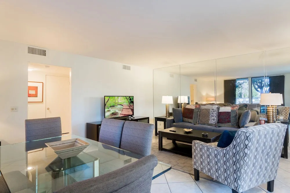 2501 N Indian Canyon Condo Unit 601 1 Bedroom 2 Bathrooms Condo