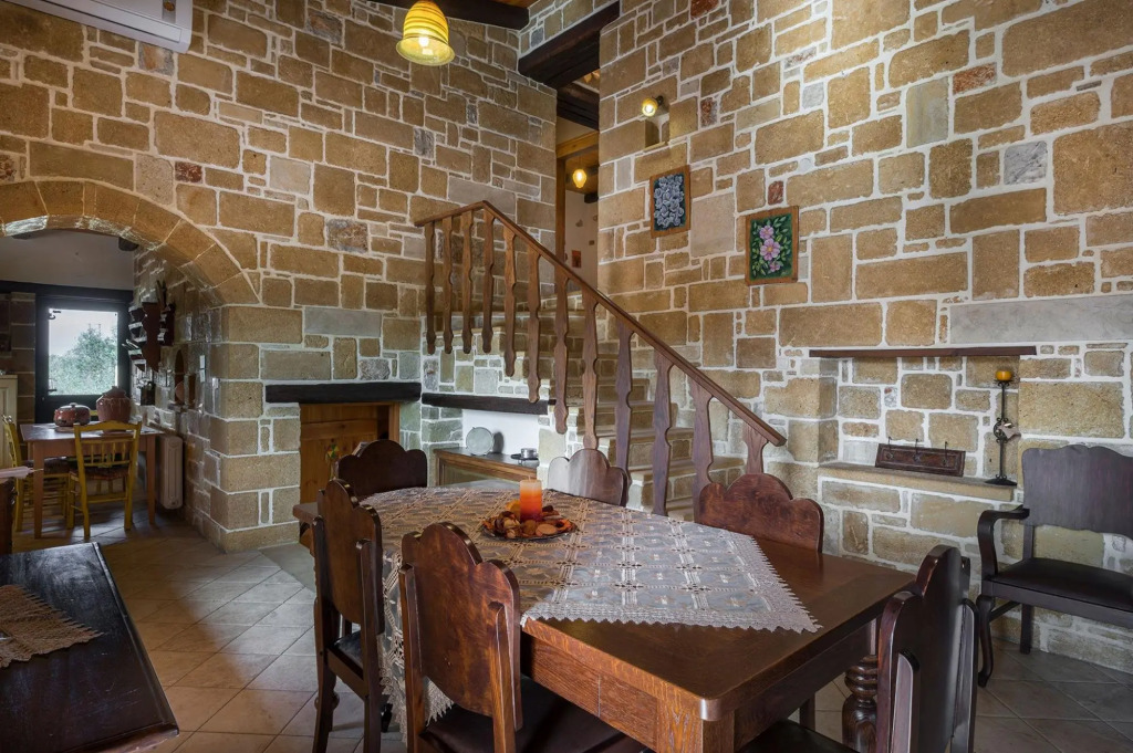 Athina Traditional Villa | Stalos