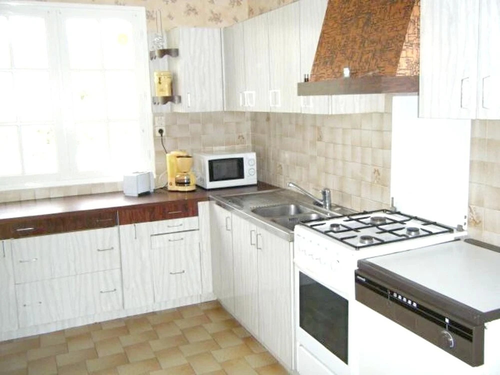 House With 4 Bedrooms in Locmariaquer, With Enclosed Garden - 3 km Fro