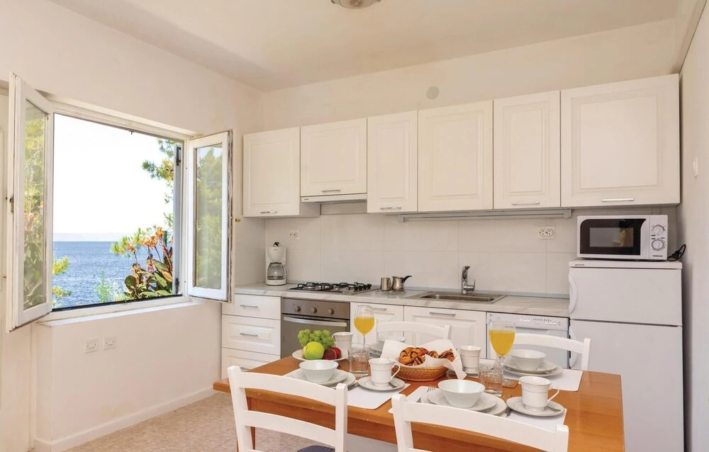4 Bedroom Gorgeous Home In Blato