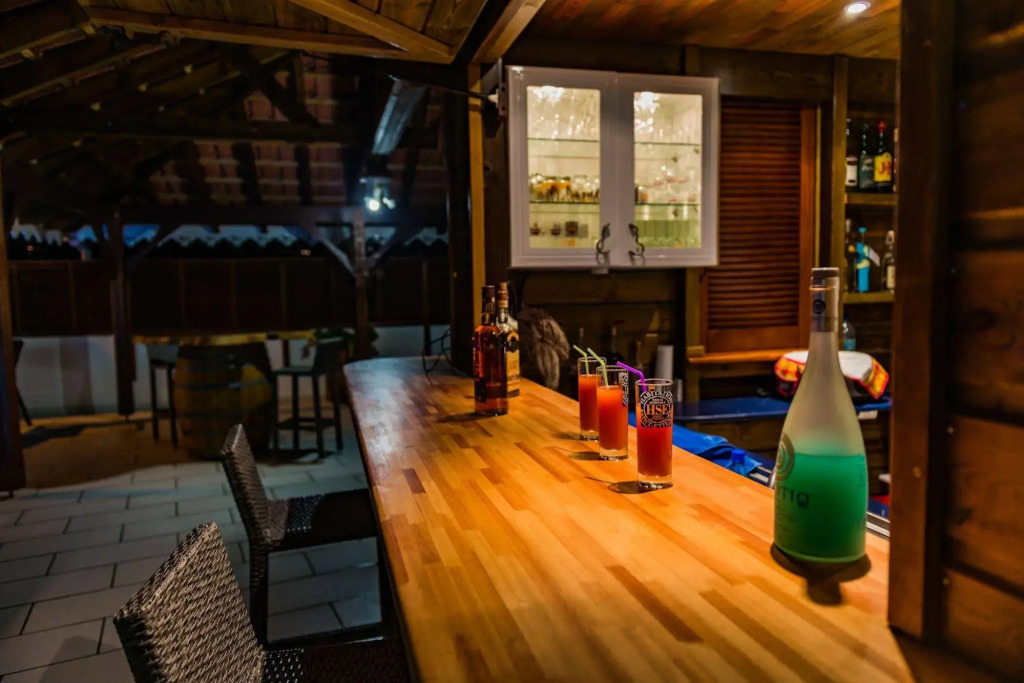 Makare Lagoon Club