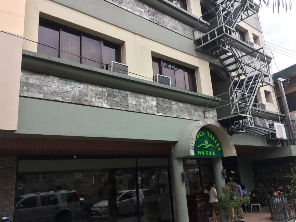 Golden Valley Hotel
