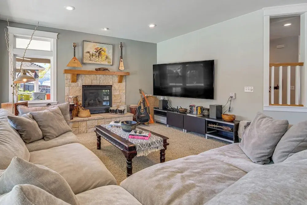 Private Pool & Mtn Views: Stunning Ashland Home