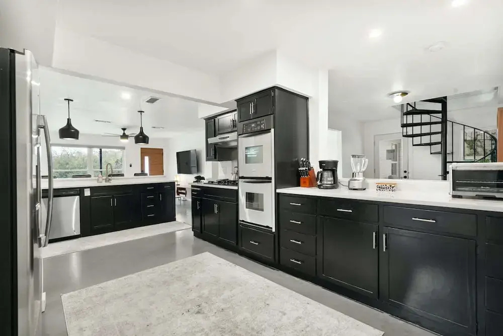 4 Bedroom Near Soco With a Private Pool & Sauna