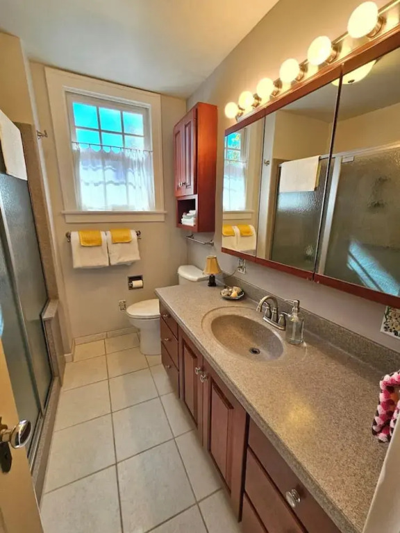 Charming 4 BR W/ Hot Tub 3 Kings Walk to Downtown
