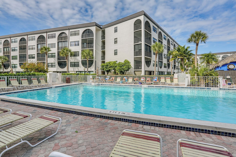 2 Mi to Tigertail Beach! Resort-style Gem w/ Pool