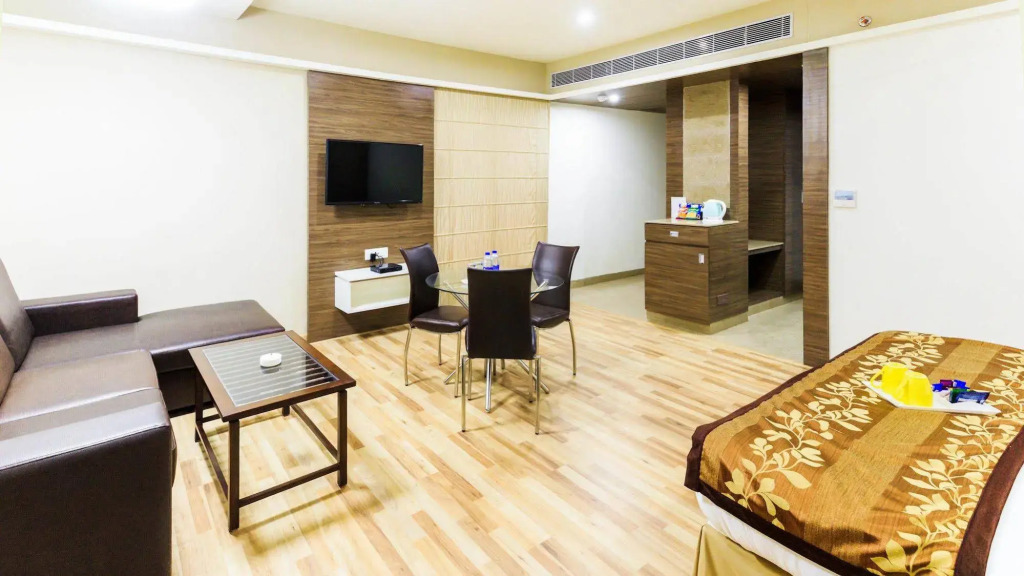 Zo Rooms Lakdi Ka Pul X Road