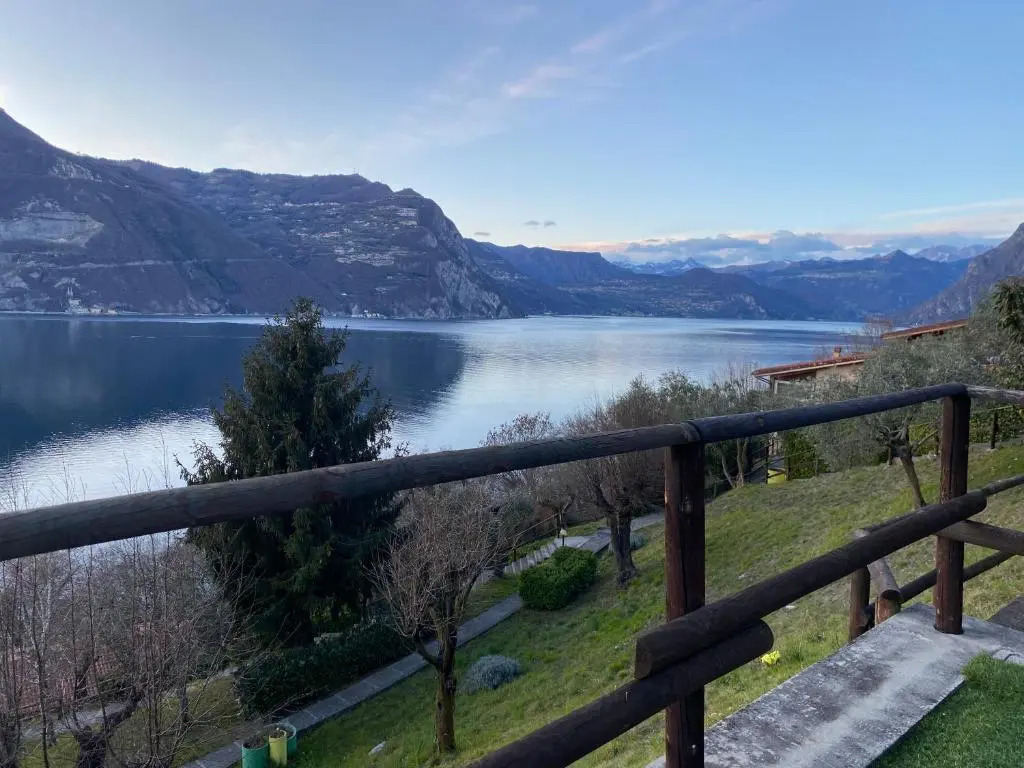 MONTE ISOLA Casa Vista lago - 24h Check in - WiFi - Netflix