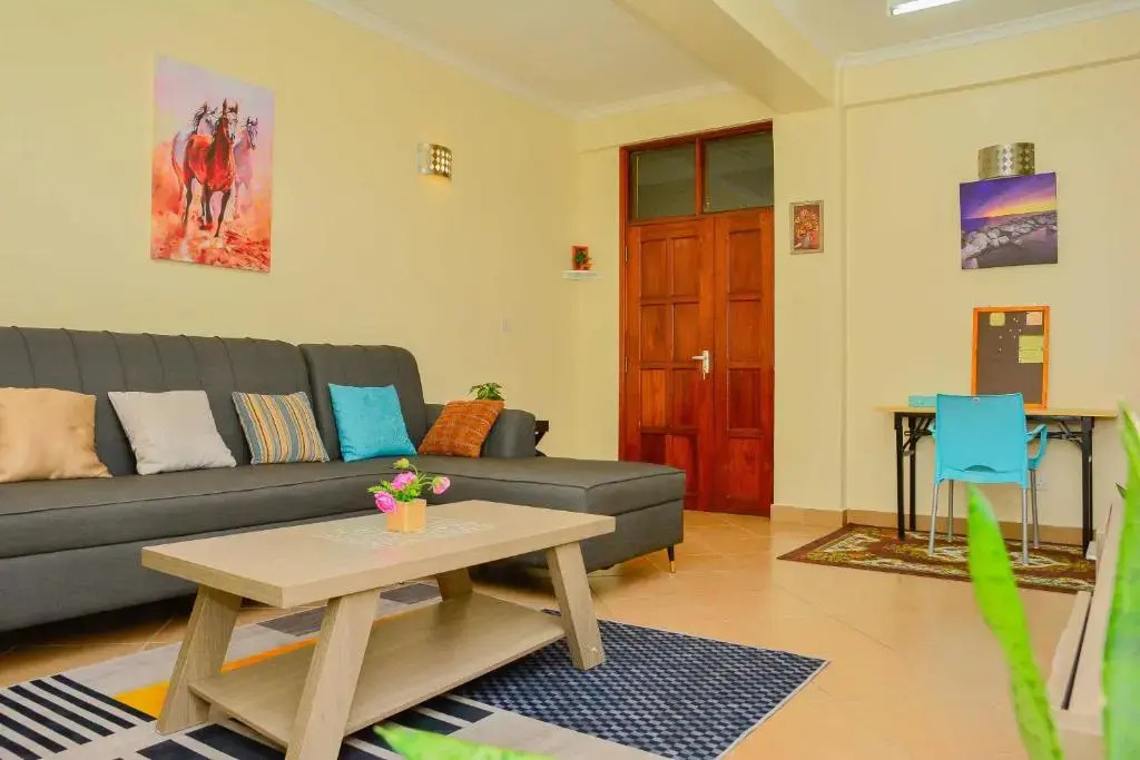 Modern 2-bedrooms apartment near the main road
