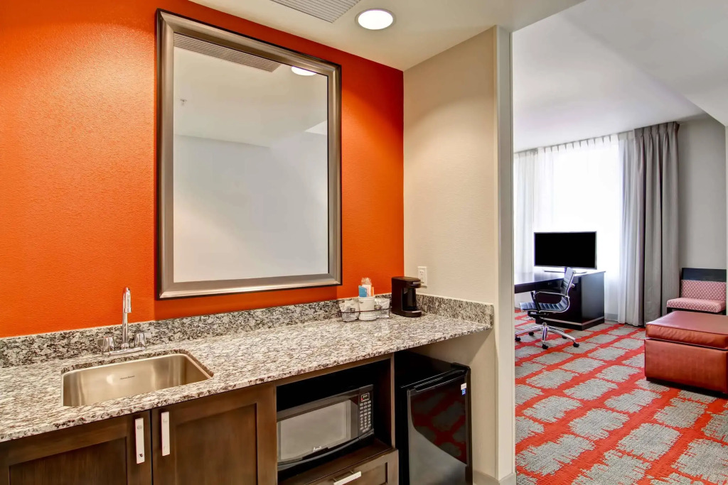 Hampton Inn and Suites Cincinnati - Downtown