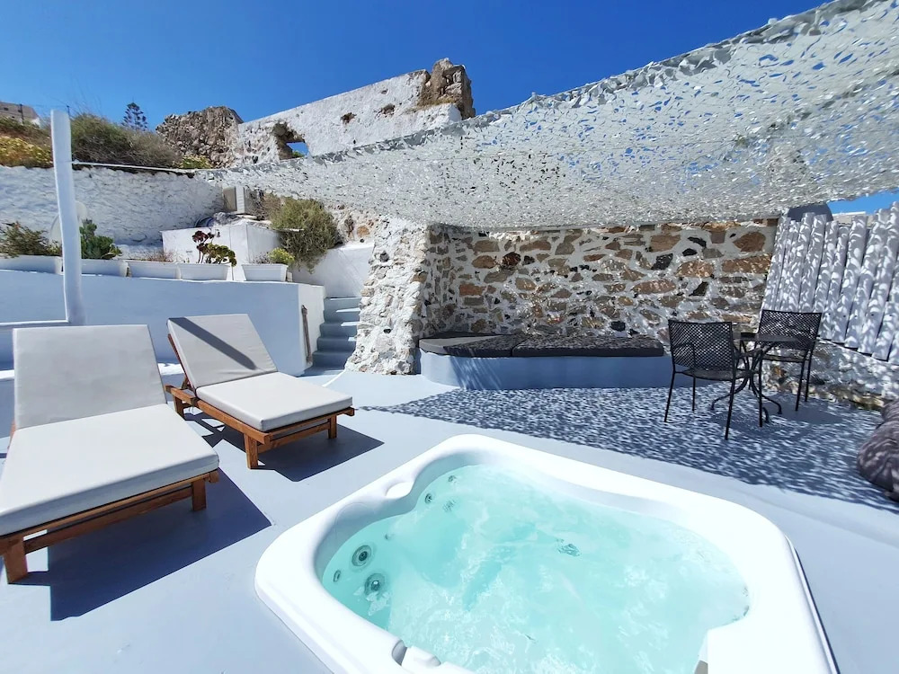 Fertimo Suites - Authentic Cave Homes with Private Hot Tub