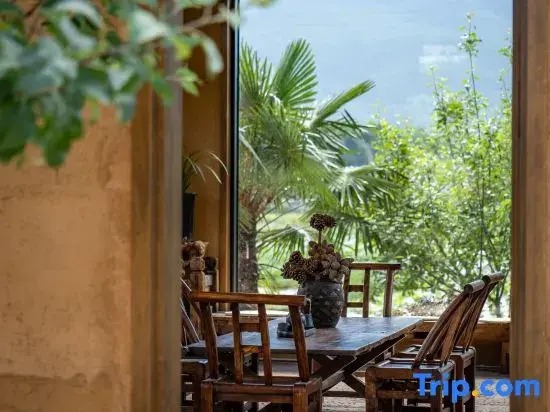 Shaxi Hidden Creek Homestay