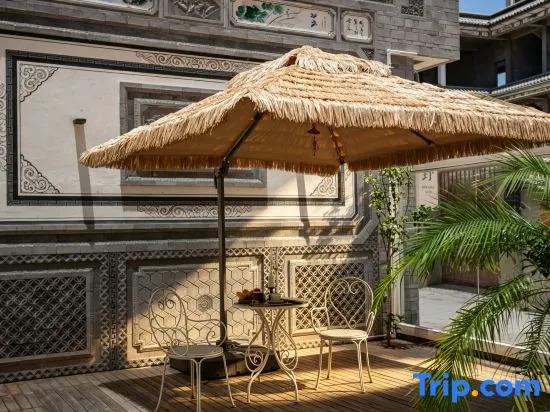 Qingqing Yuye Homestay (Dali Erhai S-Bay Ecological Corridor Store)