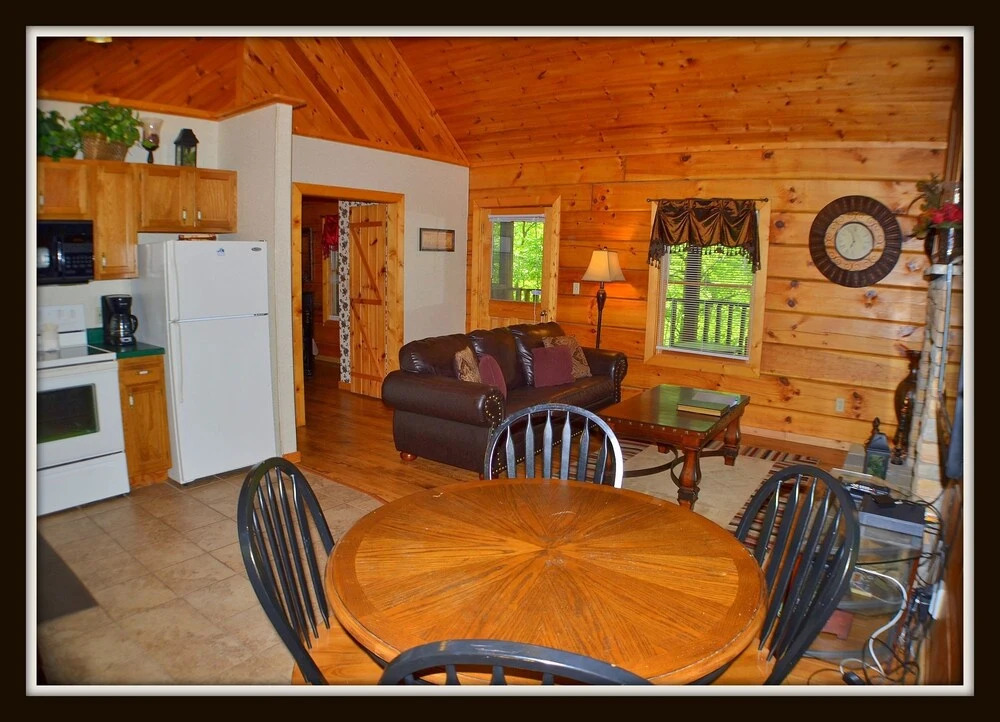 Priscilla Heights Lane Cabin 3210 - 1 Br cabin by RedAwning