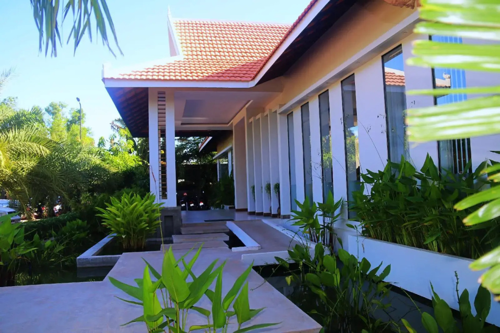 New Riverside Hotel