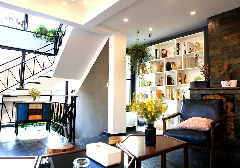 Carpenter's Rustic Courtyard-Great Wall