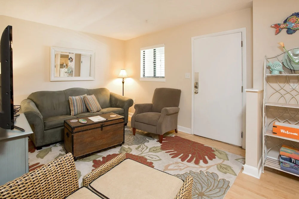 New Listing! Mid-Island Marvel W/ Resort Amenities Condo
