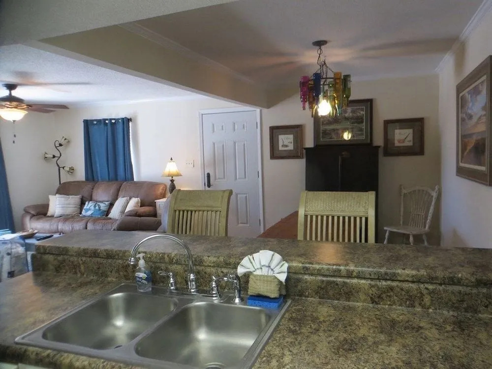 Romar Village 112 - 2 Br condo by RedAwning