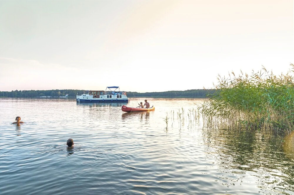 Boats & Yachts at Zehdenick Harbor by Kuhnle‑Tours