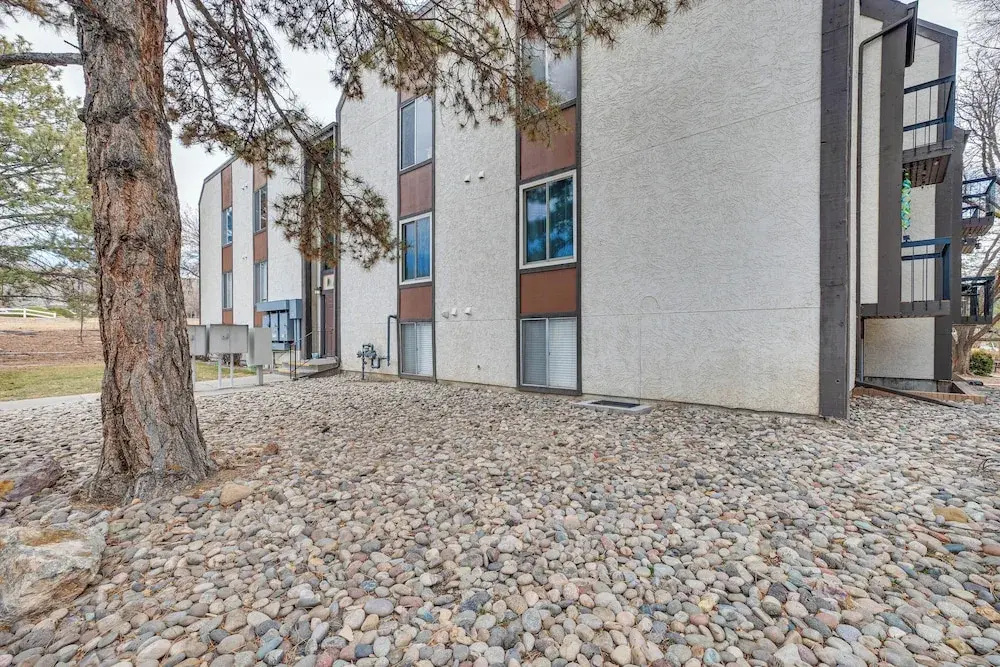 Grand Junction Condo: Balcony, Community Pool!
