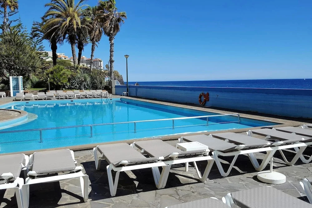 Apartment With 3 Bedrooms in Funchal, With Wonderful sea View, Shared Pool, Furnished Terrace - 50 m From the Beach
