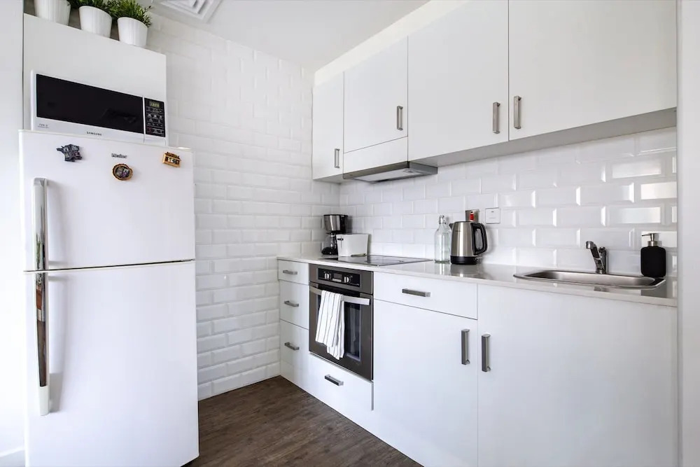 Rustic And Vibrant Studio Apartment In Downtown Dubai