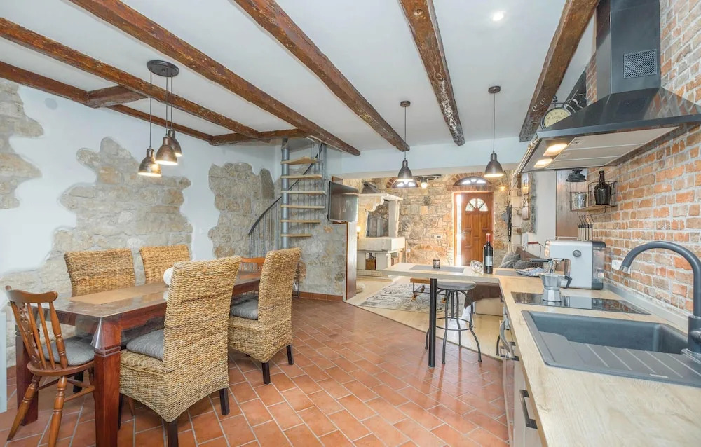 2 Bedroom Beautiful Home In Porec