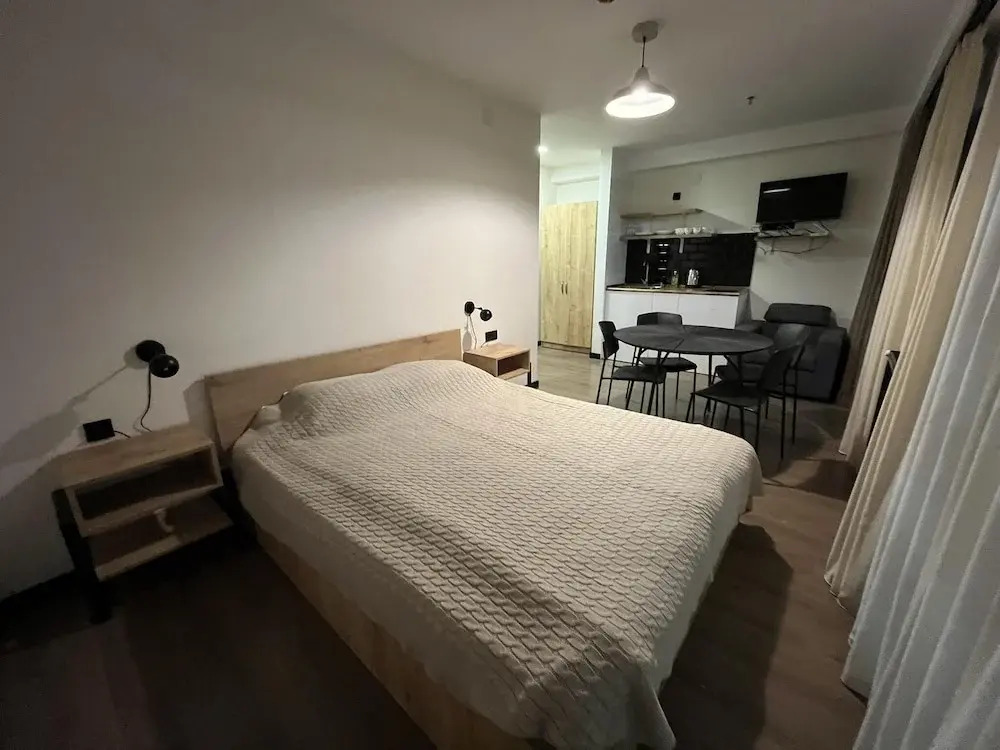 Walk to Ski Lift-1br-studio-balcony-parking