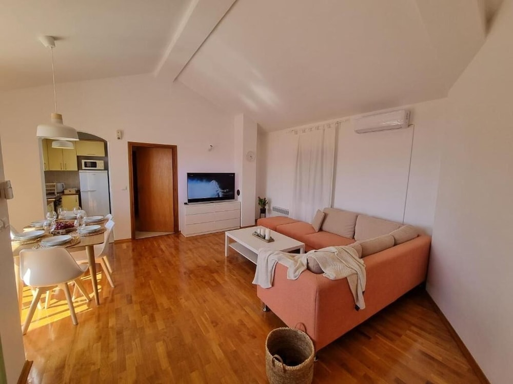 House Ivona