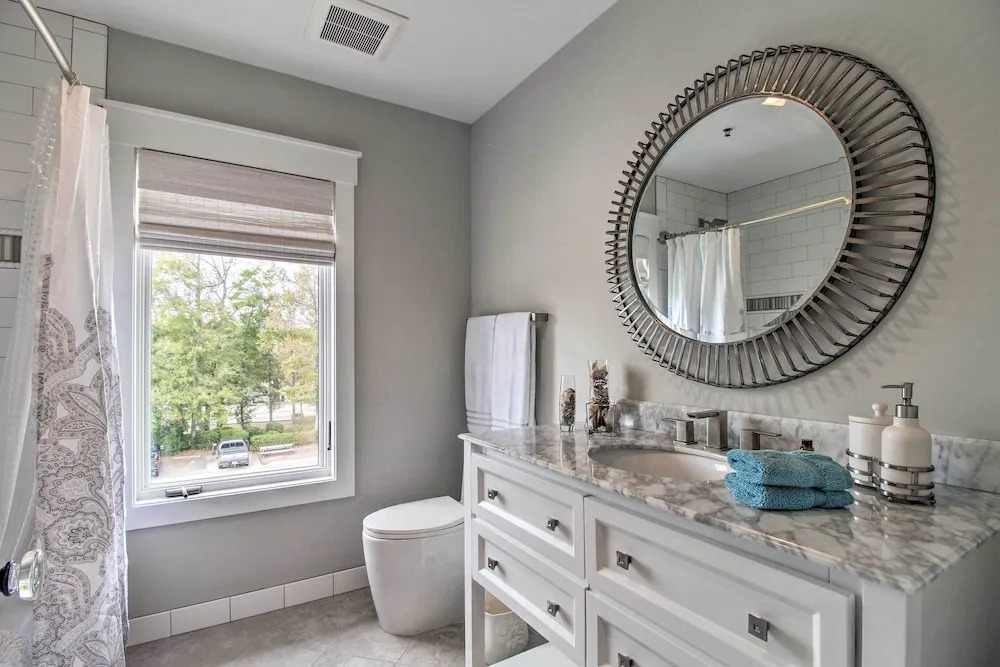 Pet-Friendly Villa with Balcony in Bluffton!