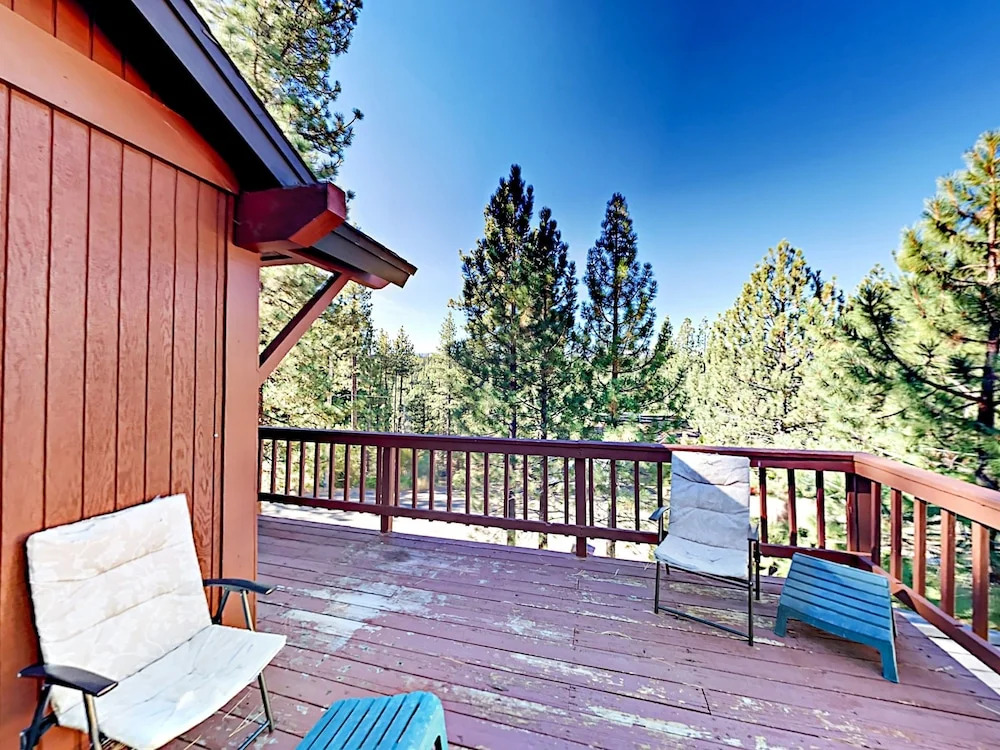 4BR South Lake Tahoe Multi Level House by RedAwning