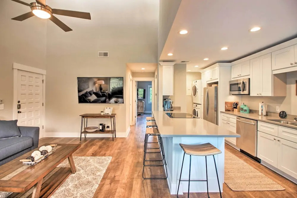 Villa w/ Golf Course Views, Walk to Harbour Town
