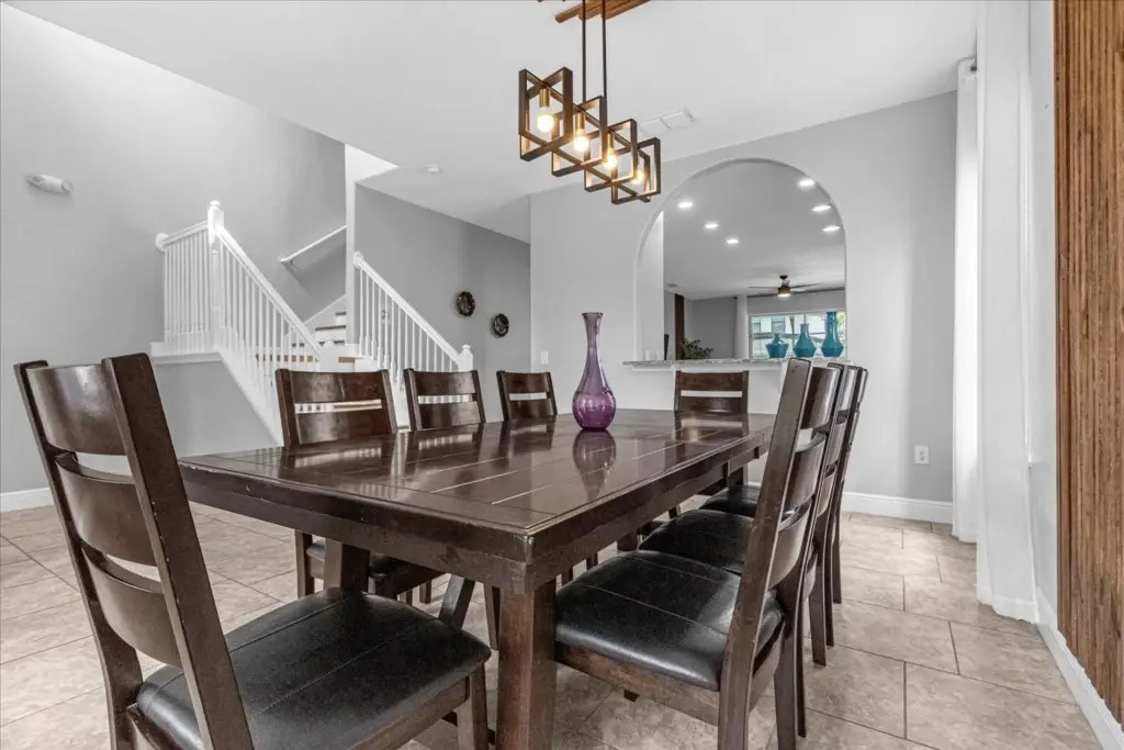 5 Bedrooms 4 Bathrooms Solterra 5357 Oa
