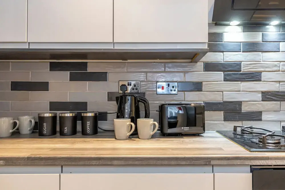 Stunning 3 Bedroom Home in Newcastle-under-lyme With Garden