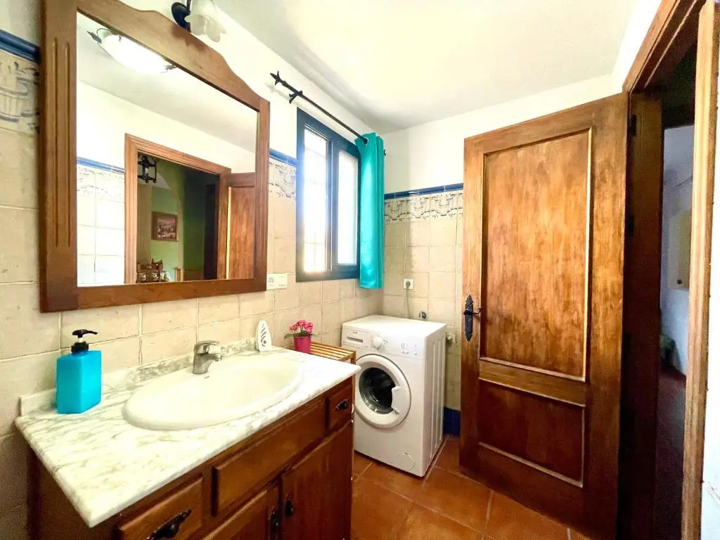 Apartamentos Axarquia 1, terraza privada con vistas a la montaña rio y al mar