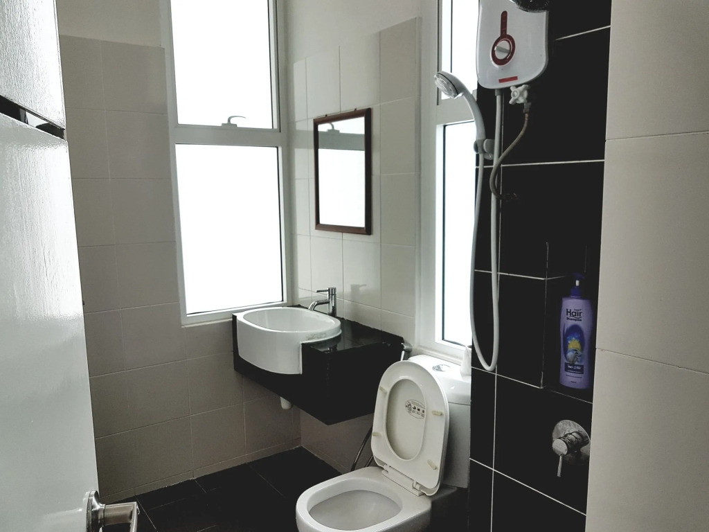 Holi 1Medini Suites