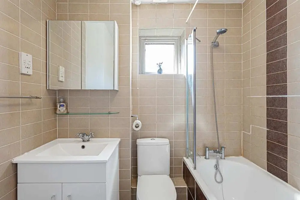 Beautiful 3 Bed House W Patio 10 Mins to Excel