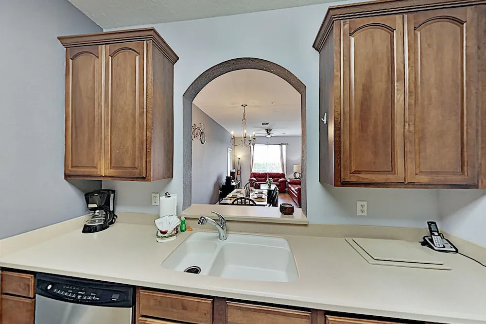 Chic Vista Cay Getaway On Universal W/ Pools & Gym 3 Bedroom Condo