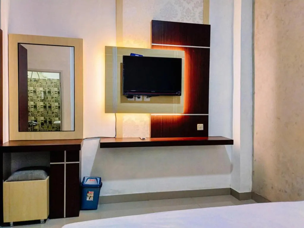 RedDoorz At Artomoro Guest House