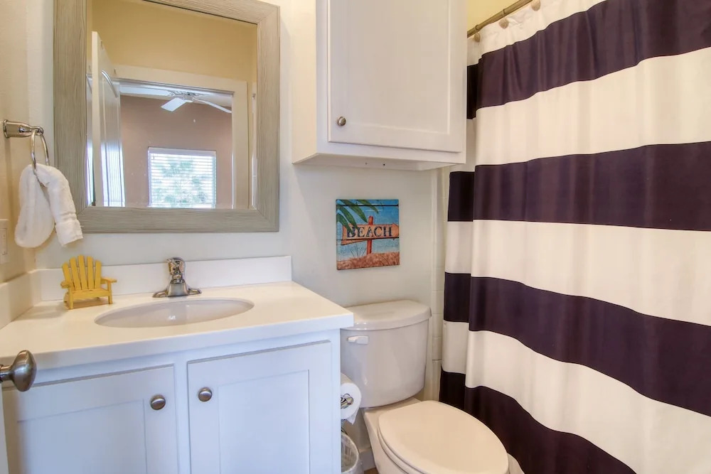 Beach Buzz 4 Bedrooms 3 Bathrooms Home